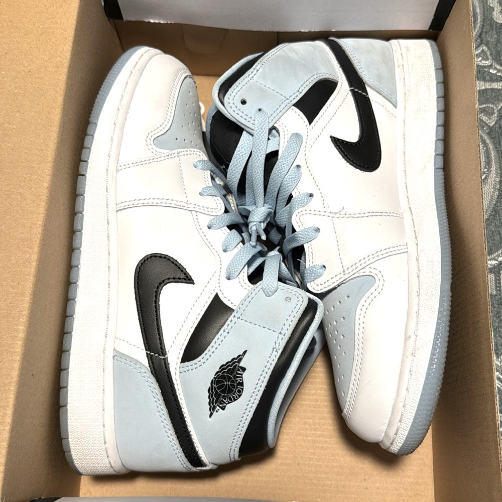 7Y Air Jordan MID SE (GS)